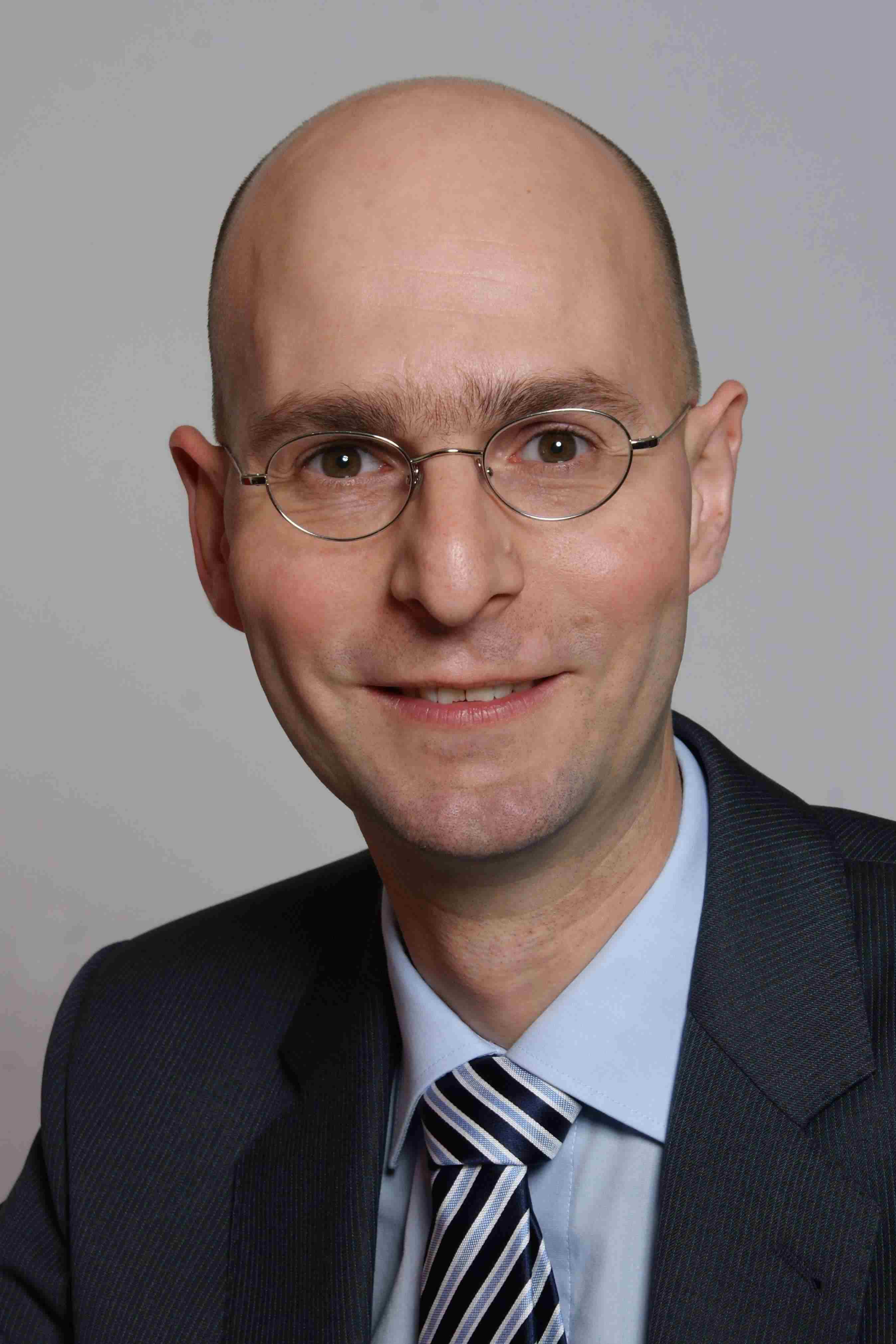 Prof. Dr. iur. Stephan Dusil